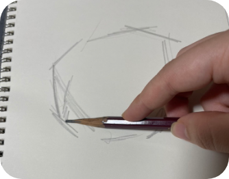 デッサンをしている画像